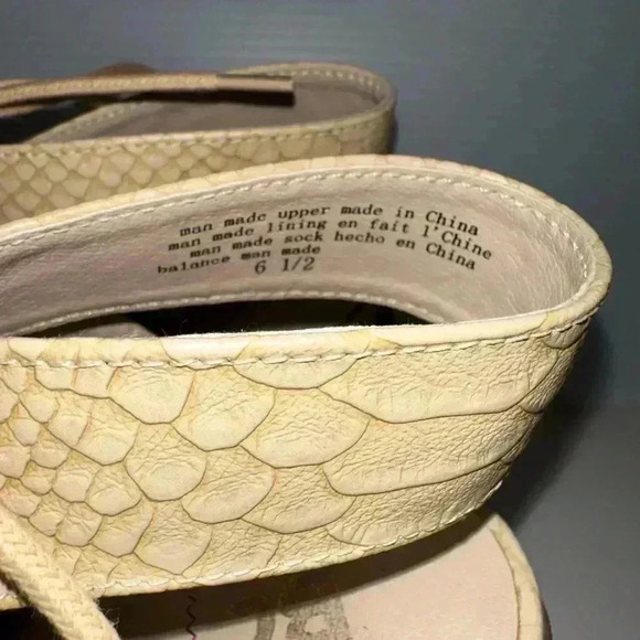 Born In California Sandals Stacked Heel Beige Lite Tan Faux Snakeskin Size 6 1/2 - Picture 7 of 15